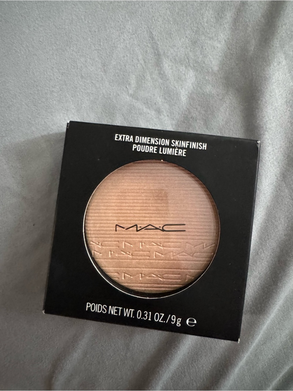MAC Cosmetics Extra Dimension Skinfinish Radiant Bronze Highlighter - show gold